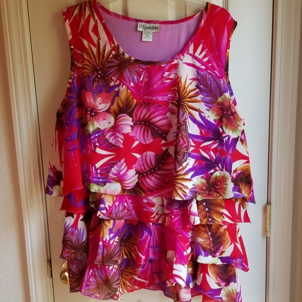 NWOT JMB SIGNATURE PINK FLORAL LAYERED BLOUSE